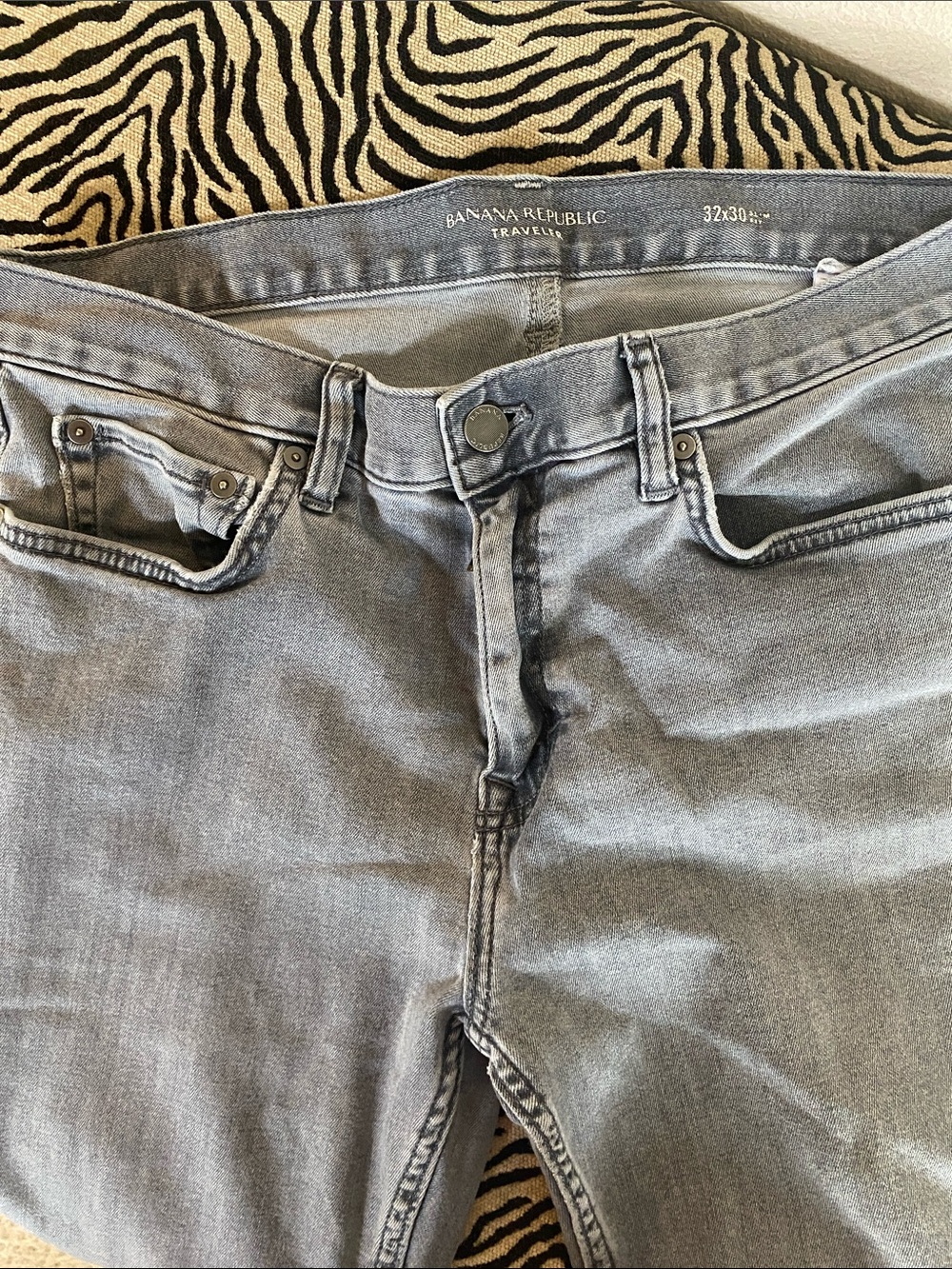 Banana Republic Men’s Traveler Light Gray Slim Straight Jeans denim 32 30